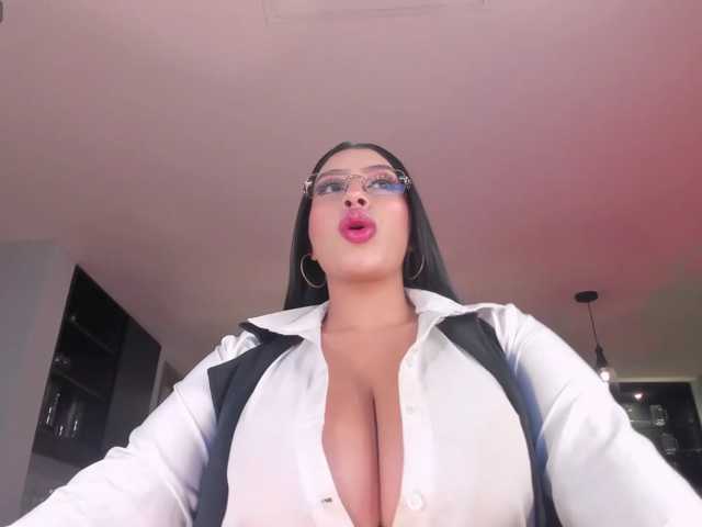 LeahLombardi live cam on BongaCams