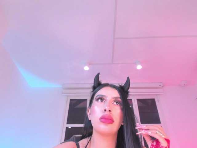 LeahLombardi live cam on BongaCams