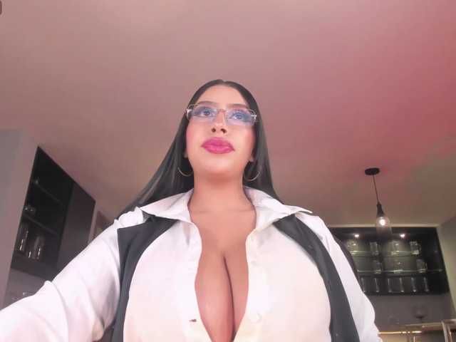 LeahLombardi live cam on BongaCams