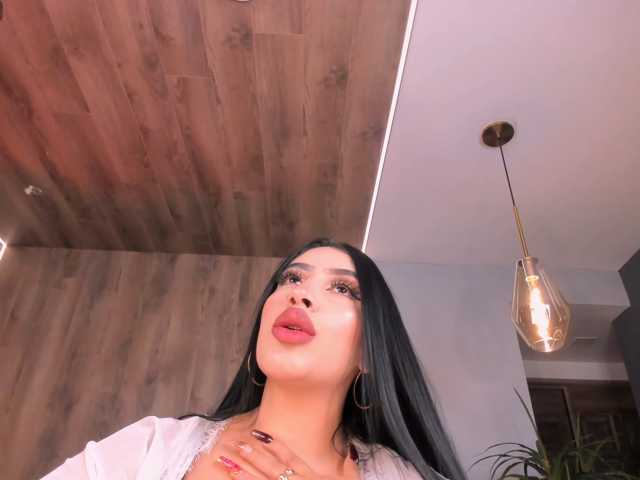 LeahLombardi live cam on BongaCams