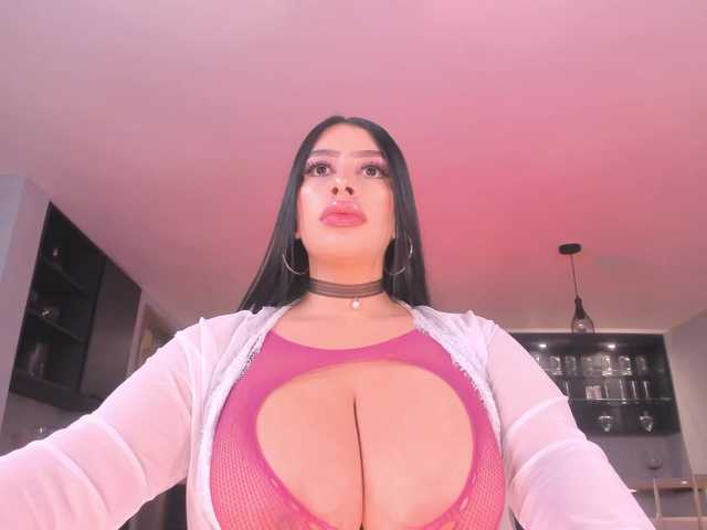 LeahLombardi live cam on BongaCams
