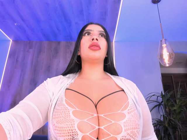 LeahLombardi live cam on BongaCams