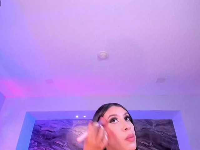 le modèle LeahLombardi est en webcam porno dans un show sur le site bongacams, il possède les tags suivants: Latino/Hispanic,Brunette,Trimmed