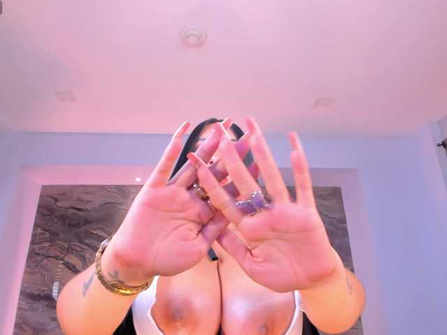 LeahLombardi live cam on BongaCams