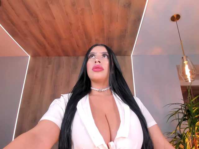 LeahLombardi live cam on BongaCams
