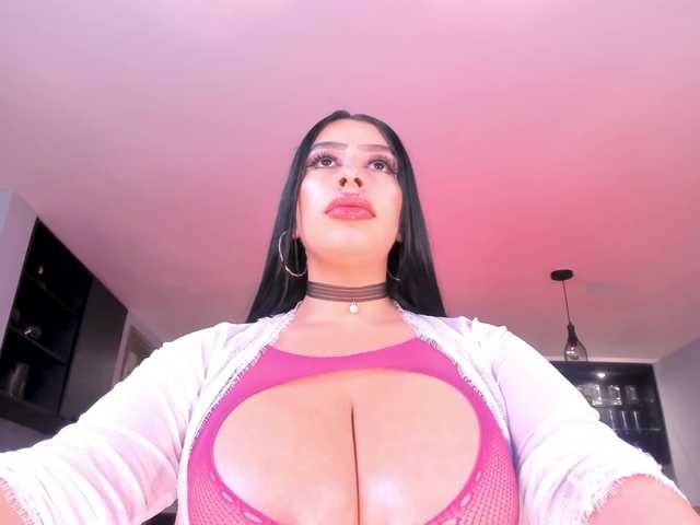 LeahLombardi live cam on BongaCams