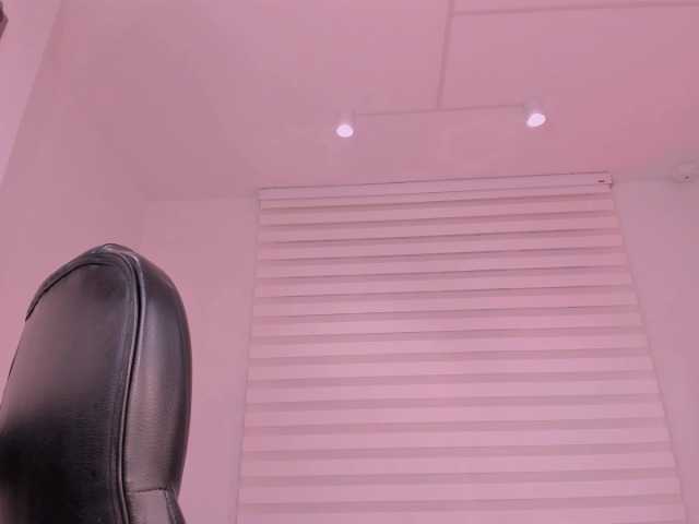 LeahLombardi live cam on BongaCams