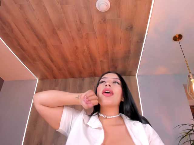 LeahLombardi live cam on BongaCams