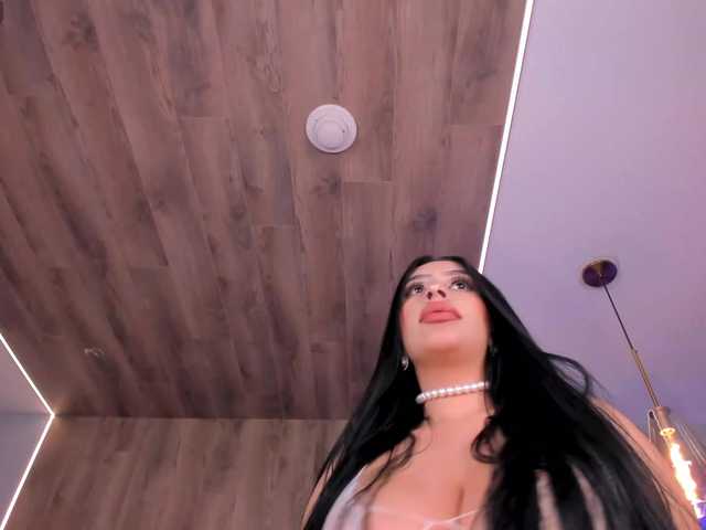 LeahLombardi live cam on BongaCams