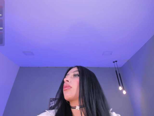 LeahLombardi live cam on BongaCams