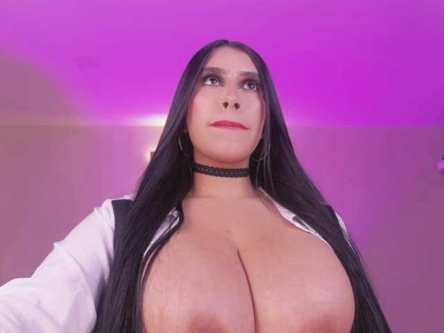 LeahLombardi live cam on BongaCams