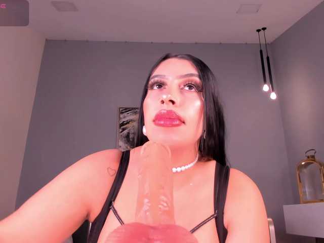 LeahLombardi live cam on BongaCams