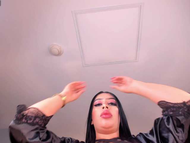 LeahLombardi live cam on BongaCams