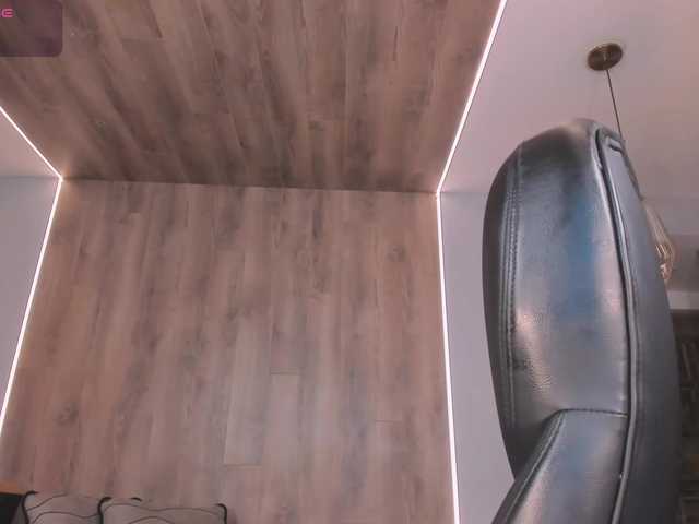 LeahLombardi live cam on BongaCams