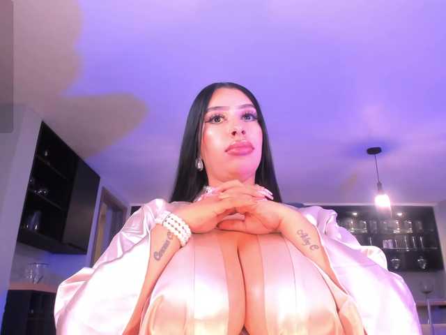 LeahLombardi live cam on BongaCams