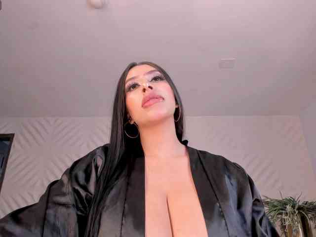 Modelo: LeahLombardi