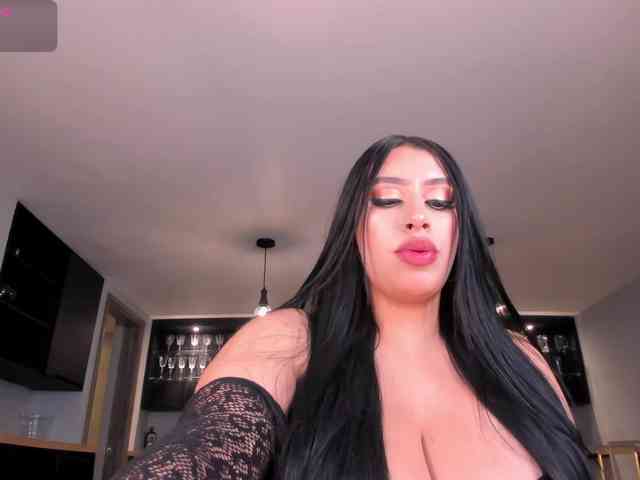 Modelo: LeahLombardi