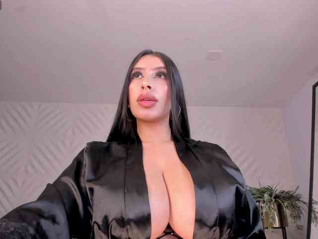 Modelo: LeahLombardi