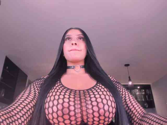 Model: LeahLombardi