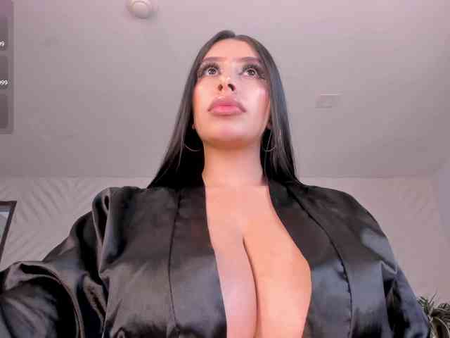 Modelo: LeahLombardi