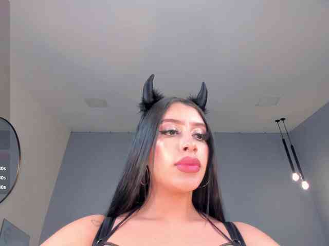 Modelo: LeahLombardi