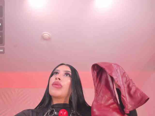Modelo: LeahLombardi