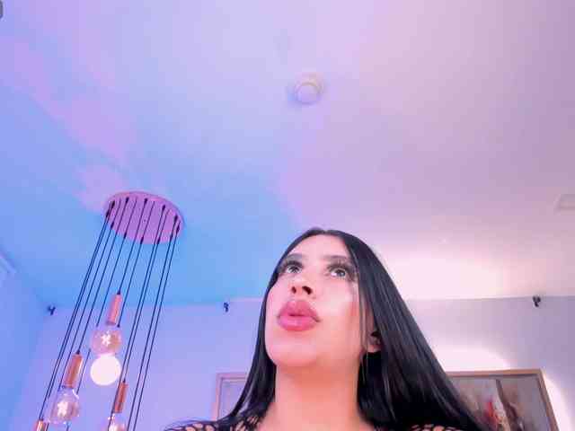 Modelo: LeahLombardi