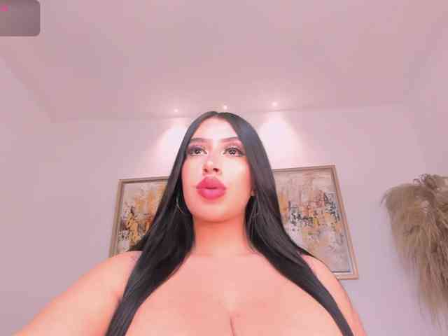 Modelo: LeahLombardi