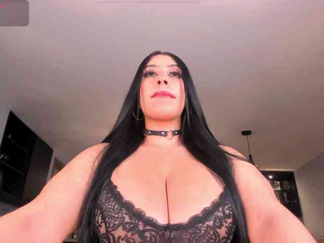 Model: LeahLombardi