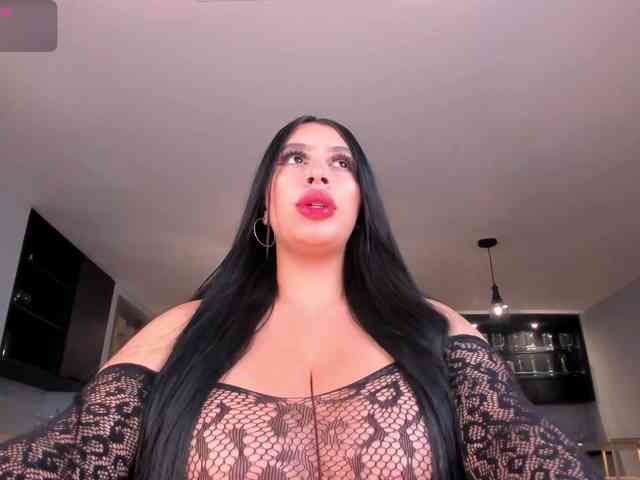 Modelo: LeahLombardi