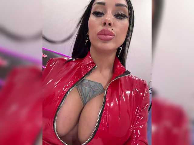 Cristalkate's BongaCams show and profile