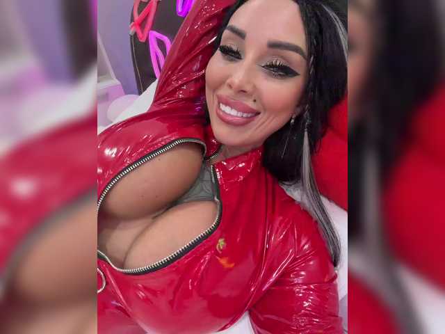 Cristalkate's BongaCams show and profile