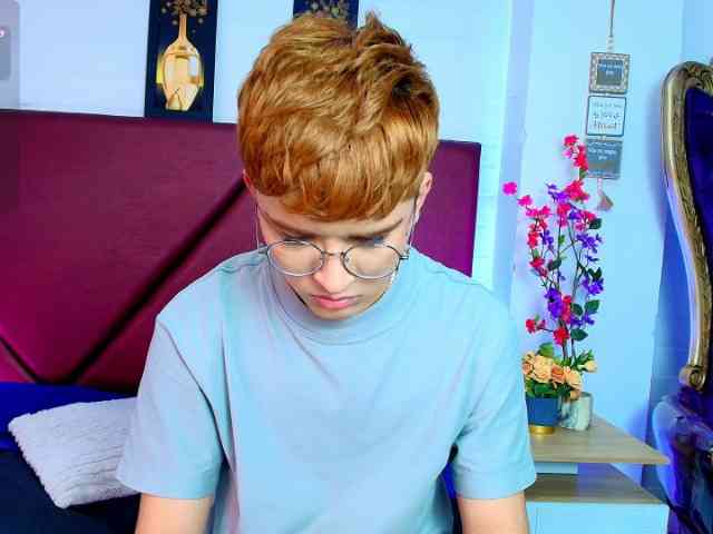 Lucaslovee Sex Cam Show