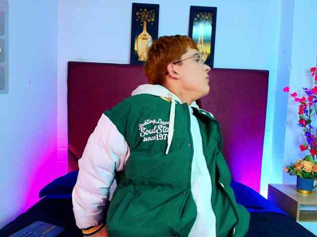 Lucaslovee Sex Cam Show