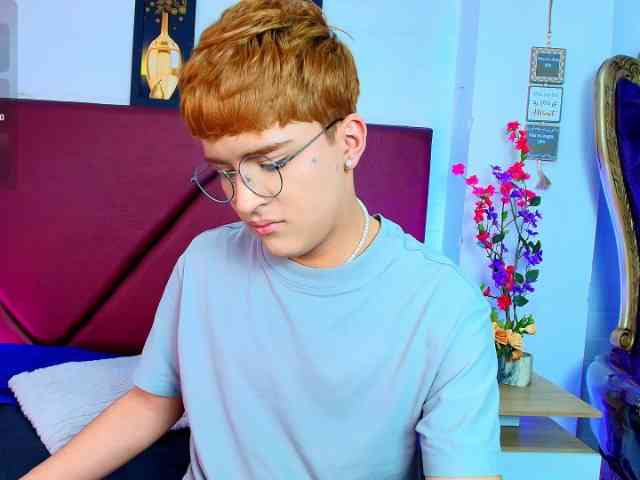 Lucaslovee Sex Cam Show