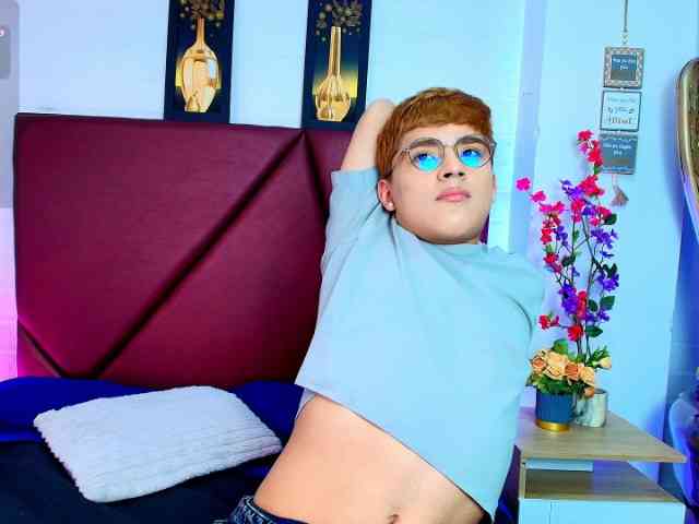 Lucaslovee Sex Cam Show