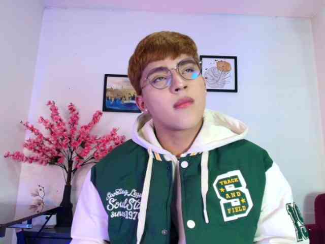 Lucaslovee Sex Cam Show