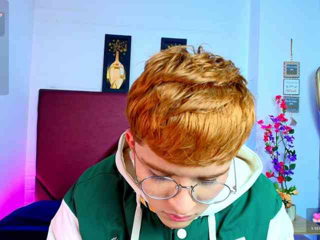 Lucaslovee Sex Cam Show