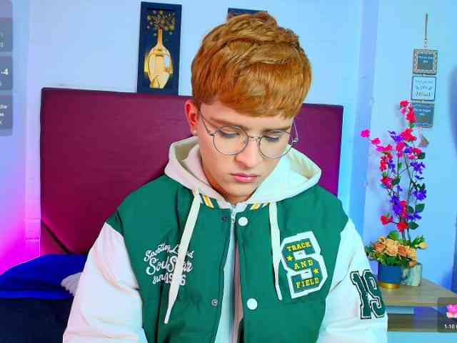 Lucaslovee Sex Cam Show
