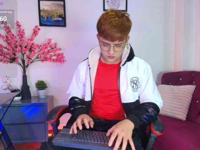 Lucaslovee Sex Cam Show