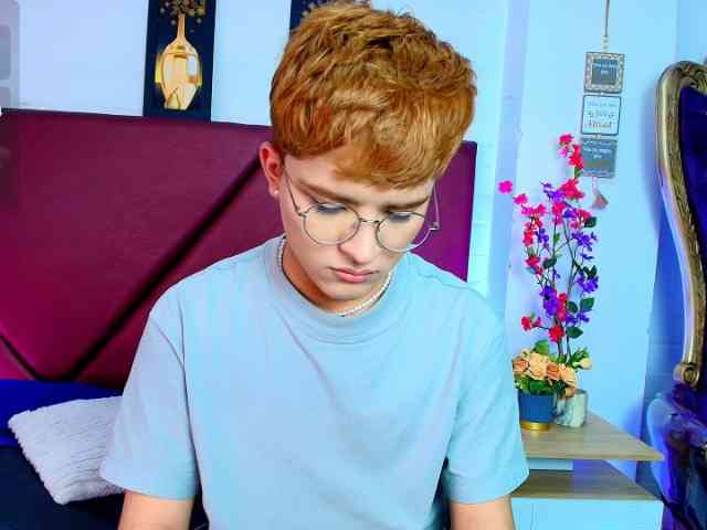 Lucaslovee Sex Cam Show