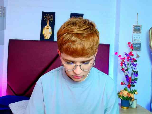 Lucaslovee Sex Cam Show