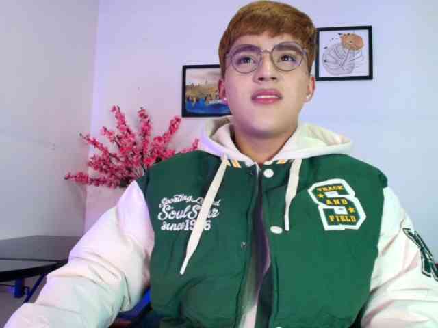 Lucaslovee Sex Cam Show