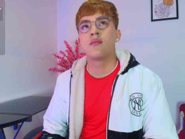 Lucaslovee Sex Cam Show
