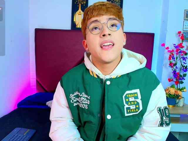 Lucaslovee Sex Cam Show