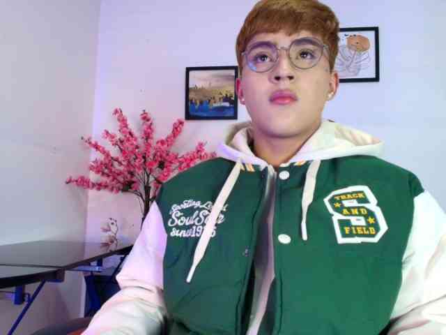 Lucaslovee Sex Cam Show