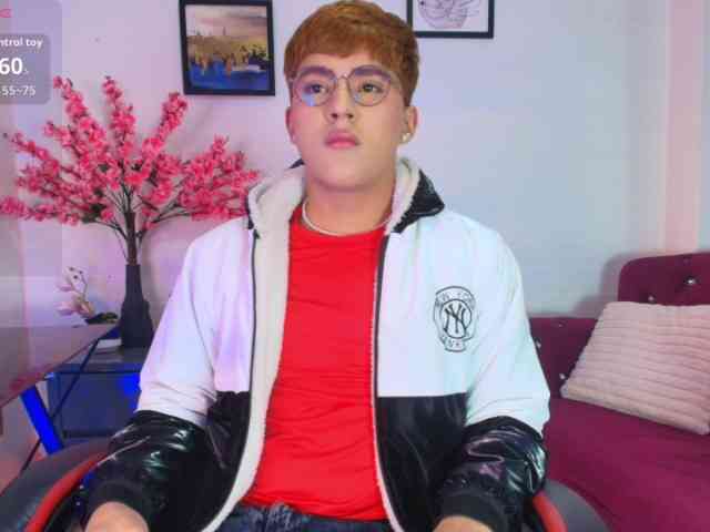Lucaslovee Sex Cam Show