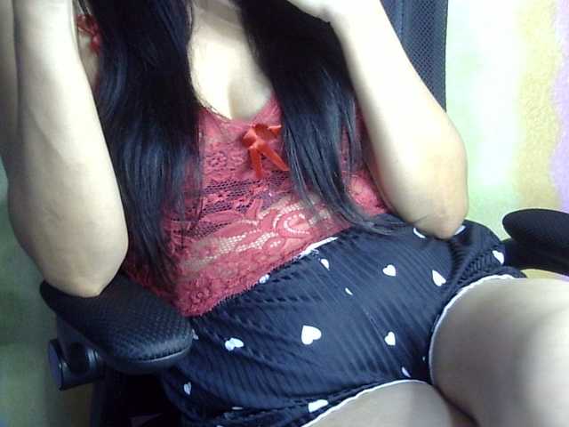 HOTTIEMEE, en directo ahora en BongaCams