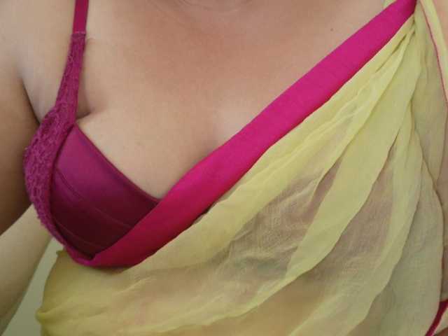 Tamilbabby2025 live cam on BongaCams