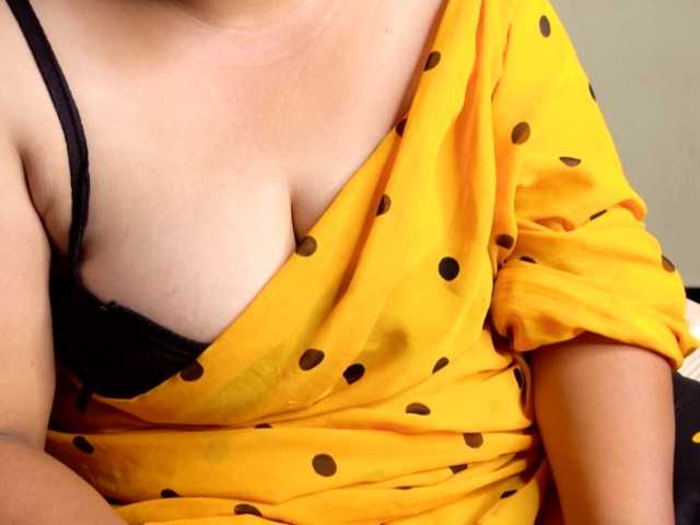 Tamilbabby2025 live cam on BongaCams